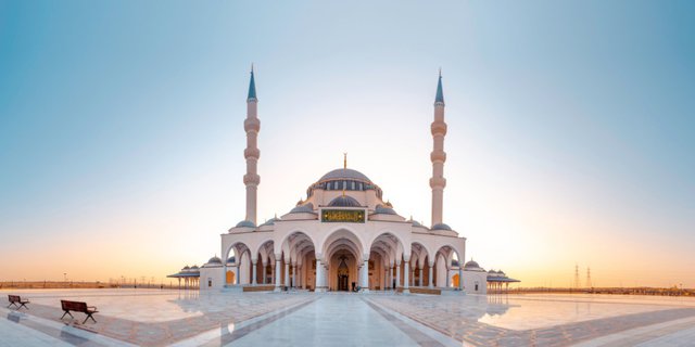 5-masjid-terindah-bersejarah-di-negara-negara-arab-220419k.jpg